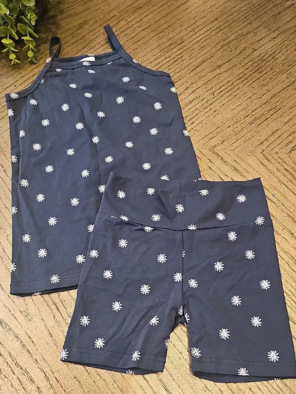 Girls Navy Daisy Tank and Bike Shorts Set Size 6 NWOT